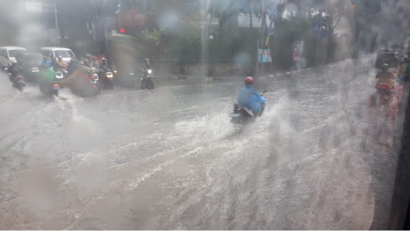 5 Ruas Jalan di Jaksel Tergenang Air Ketinggian Capai 60 Cm, Ini Wilayahnya